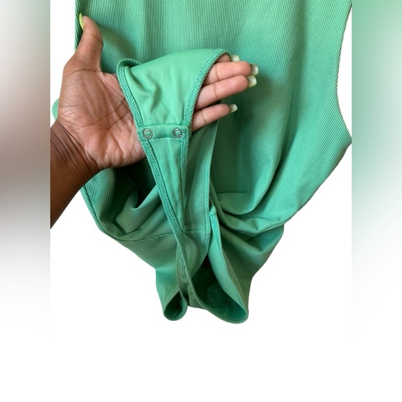 House of Harlow 1960 Ribbed Sleeveless Thong Bodysuit Green Size M - Picture 3 of 8